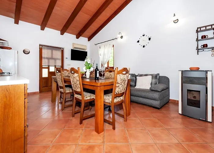 דירה House Ulika באלה